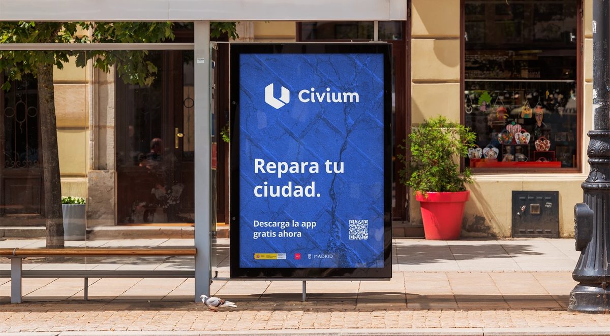 Cartel de Civium en una marquesina: Repara tu ciudad